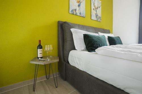 Apartamento Monolocale Con Terrazzo Vista Lago E Garage Via Cassarinetta