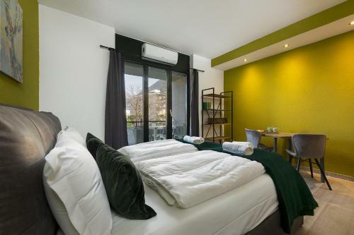 Apartamento Monolocale Con Terrazzo Vista Lago E Garage Via Cassarinetta
