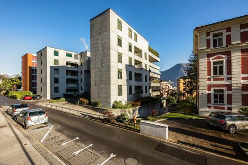 Apartamento Monolocale Con Terrazzo Vista Lago E Garage Via Cassarinetta