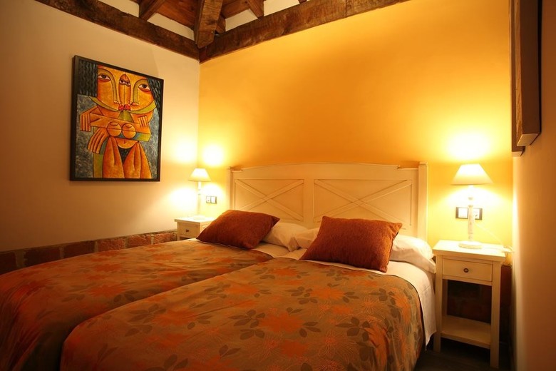 Hostal Douris Temple