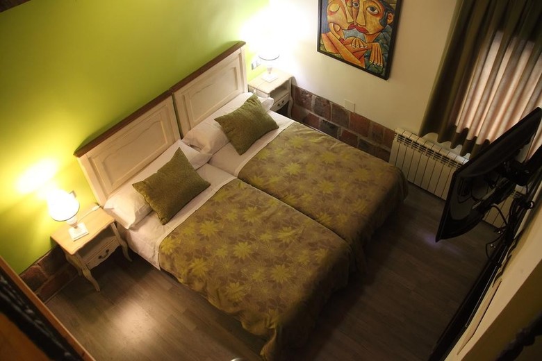 Hostal Douris Temple