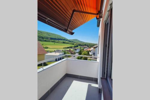 Apartamento Fr�nkische Rh�n Wohnung Mit Bergblick ?