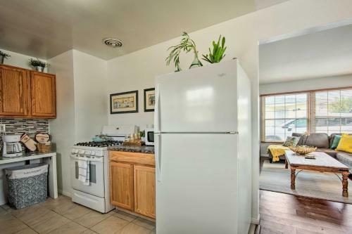 Bright Carson Cottage About 8 Mi To Long Beach!