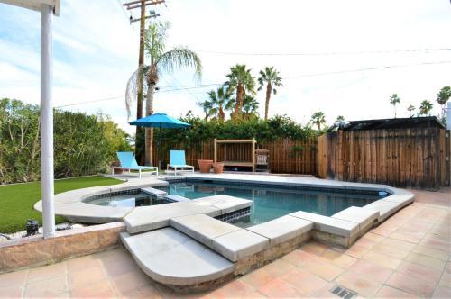 The Cove Modern Retreat - All