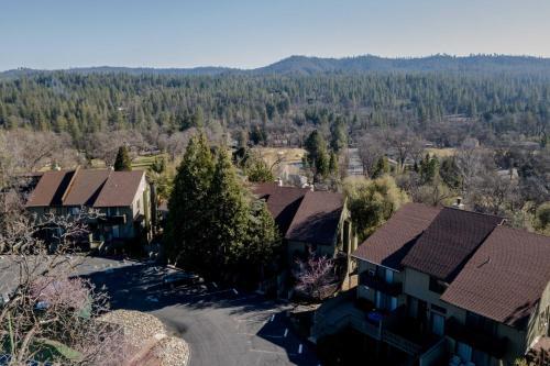 Cozy Groveland Townhome, Day Trip To Yosemite