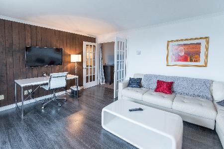 Hotel Amethyst Lodge
