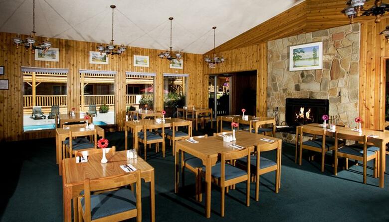 Hotel Pocahontas Cabins - Executive Log Cabin