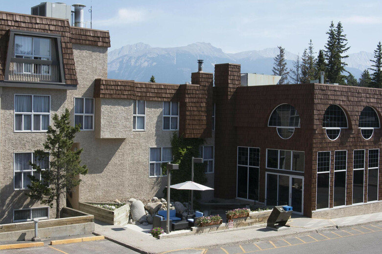 Hotel Tonquin Inn