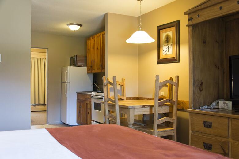 Hotel Tonquin Inn