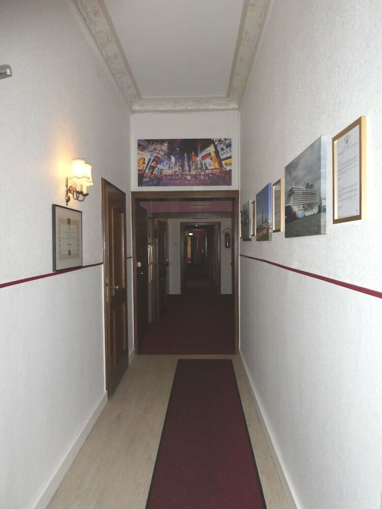 Hostal Hotel Columbus
