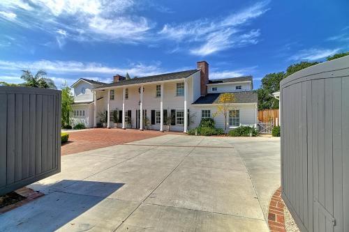 Montecito Luxe Home "location, Location, Location!!" Residence