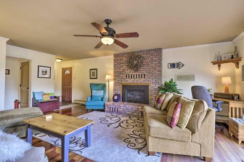 Tasteful Home With Stunning River And Valley View