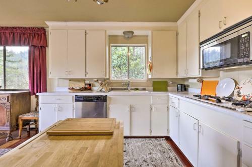 Tasteful Home With Stunning River And Valley View