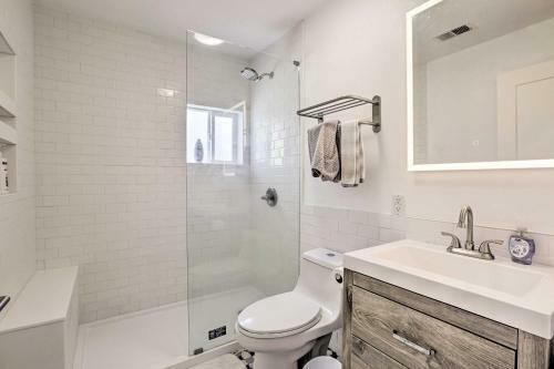 Luxury Mountain View Retreat Central Location!