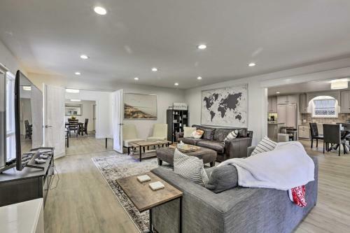 Luxury Mountain View Retreat Central Location!