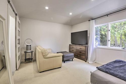 Luxury Mountain View Retreat Central Location!