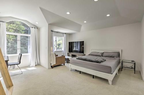 Luxury Mountain View Retreat Central Location!