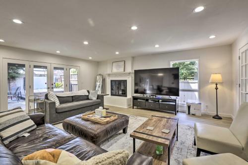 Luxury Mountain View Retreat Central Location!