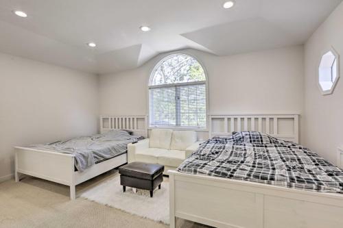 Luxury Mountain View Retreat Central Location!