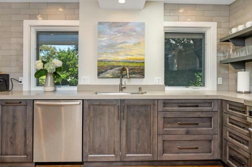 The Oxbow House - Designer 3bd/2ba Home