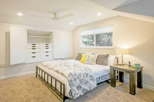3 Bed 3 Bath Heated Pool Hot Tub Downtown