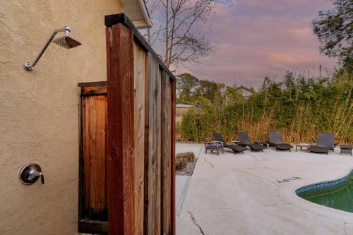 3 Bed 3 Bath Heated Pool Hot Tub Downtown