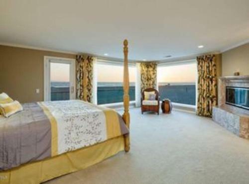 Stunning Hollywood Beach Ocean Front Home-0xnard