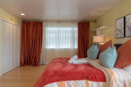 Beach Front 5b/3bt 3200sq Huge Luxury Only 7 Miles From San Francisco