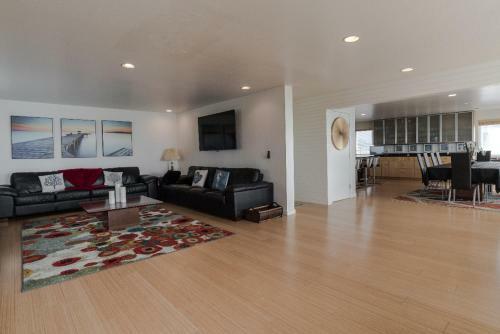 Beach Front 5b/3bt 3200sq Huge Luxury Only 7 Miles From San Francisco
