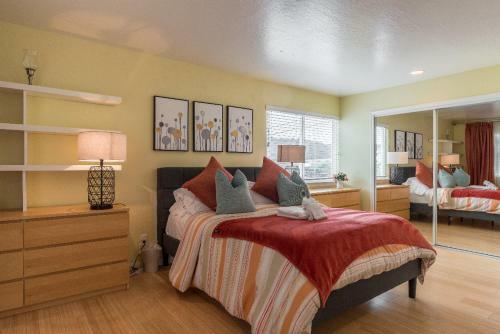 Beach Front 5b/3bt 3200sq Huge Luxury Only 7 Miles From San Francisco