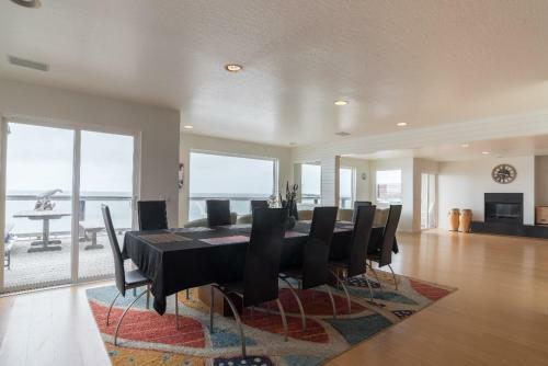 Beach Front 5b/3bt 3200sq Huge Luxury Only 7 Miles From San Francisco