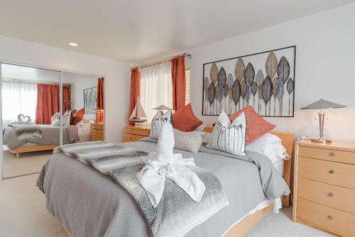 Beach Front 5b/3bt 3200sq Huge Luxury Only 7 Miles From San Francisco