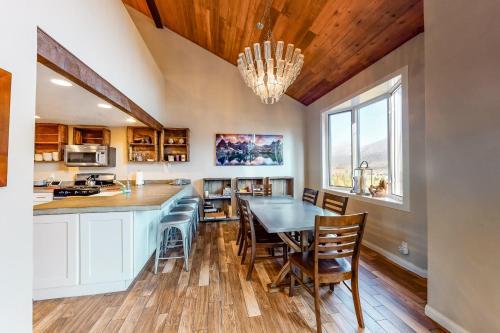 Meadow Ridge Condos