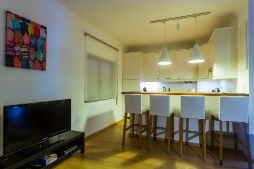 Enjoy View Apartment - Ocean, Surf, Beach, Eat & Work