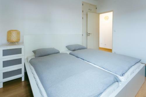 Enjoy View Apartment - Ocean, Surf, Beach, Eat & Work