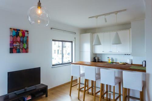 Enjoy View Apartment - Ocean, Surf, Beach, Eat & Work