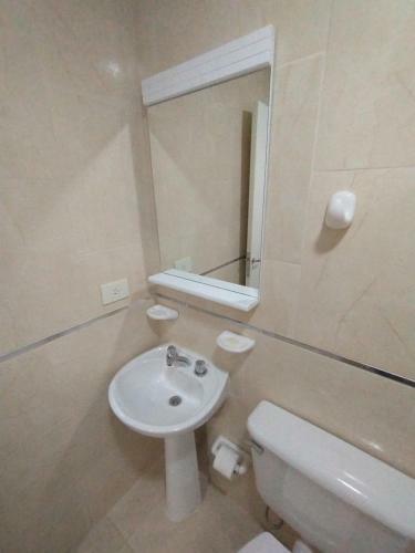 Habitaci�n Con Ba�o Privado En Edificio 1er Piso
