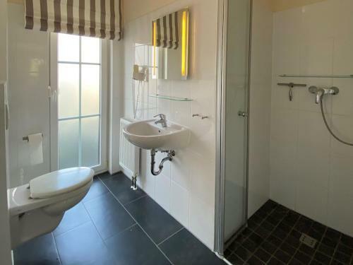 Large, Comfortable Apartment By The Sea