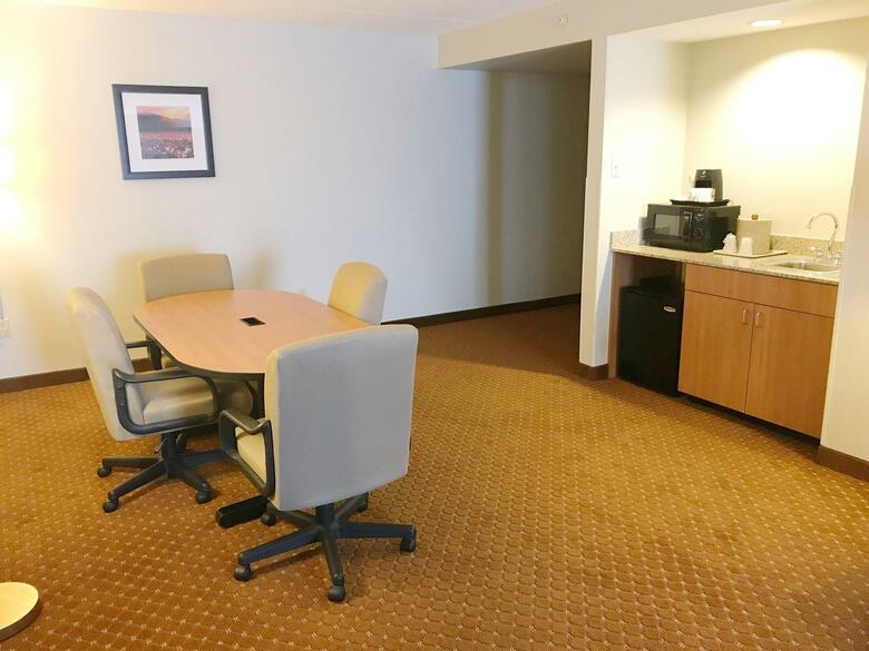 Hotel Wingate By Wyndham Louisville East