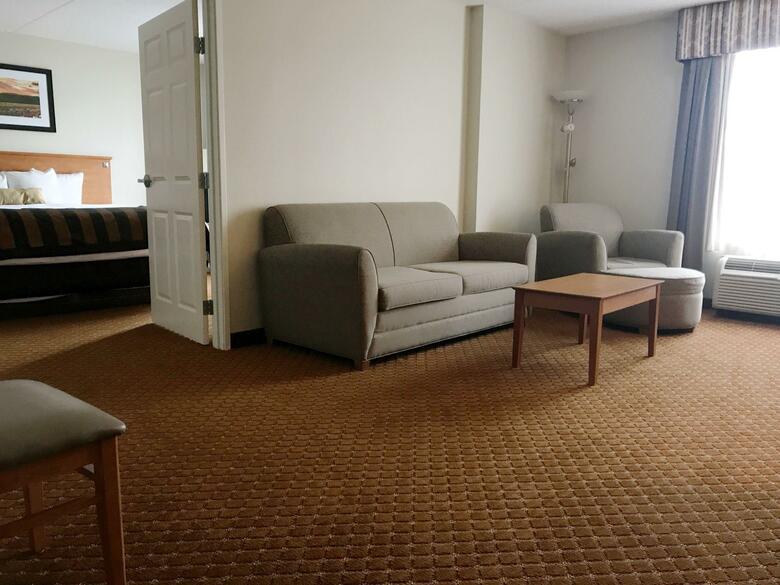 Hotel Wingate By Wyndham Louisville East