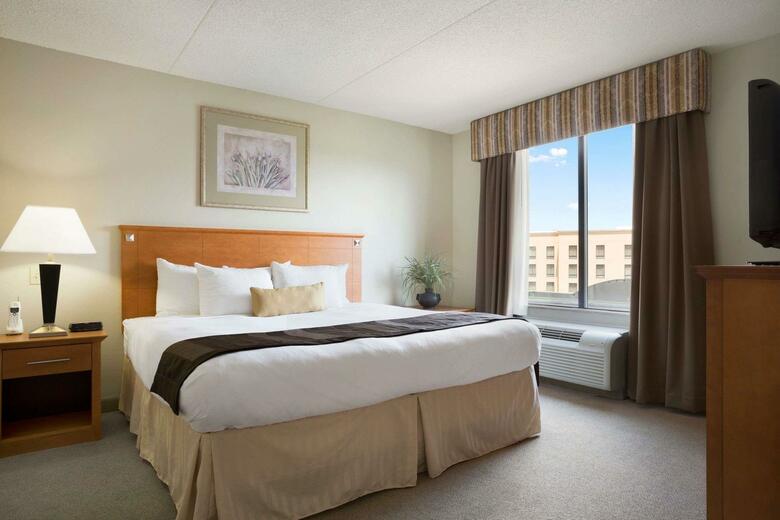 Hotel Wingate By Wyndham Louisville East