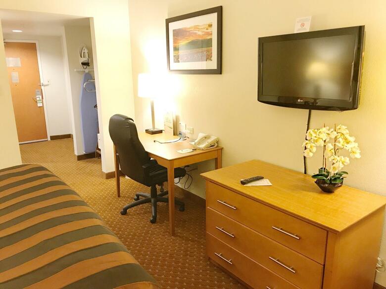 Hotel Wingate By Wyndham Louisville East