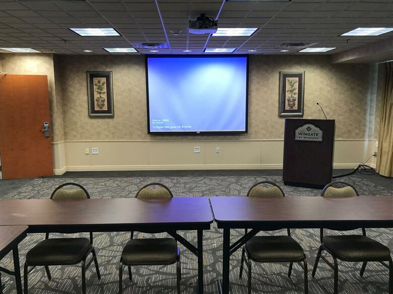 Hotel Wingate By Wyndham Louisville East