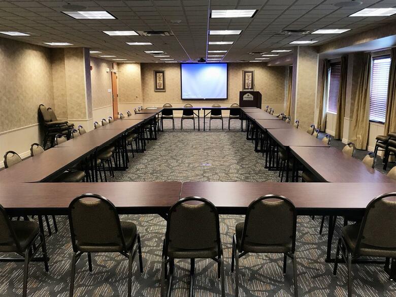 Hotel Wingate By Wyndham Louisville East