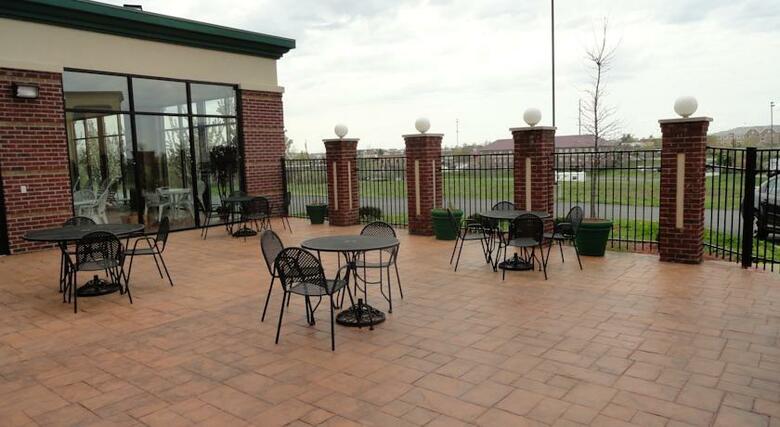 Hotel Wingate By Wyndham Louisville East