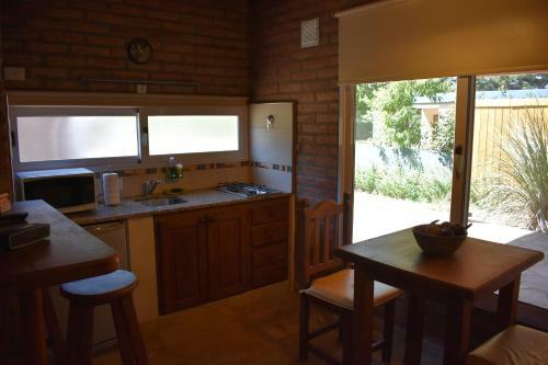 Lodge Caba�as Latitud 38.15