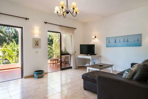 Casa Costa E Silva - 4 Bedrooms Apart With Private Pool In A Quiet Location