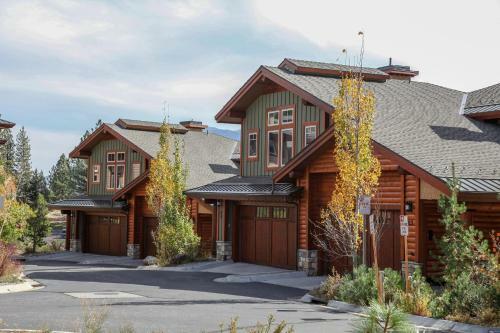 Three-bedroom Townhouse