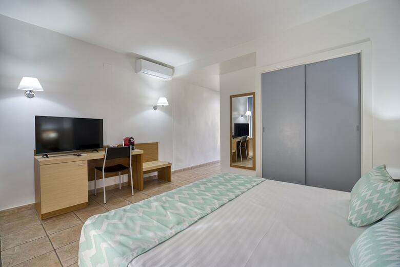 Hotel Abril