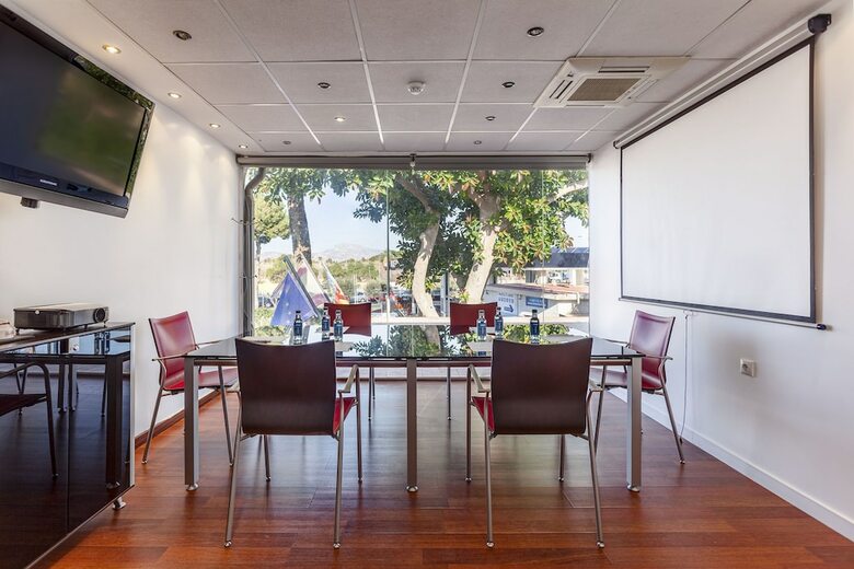 Hotel Abril